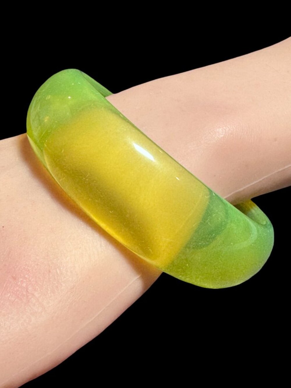 Retro Style Bangle Bracelets 80s Neon Yellow Resin Womens Costume Jewelry NWOT